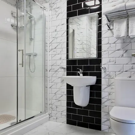 Hotel The Bailie, Main St Bailieborough, A82t6c6 2*