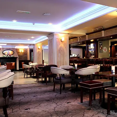 The Bailie, Main St Bailieborough, A82t6c6 호텔 캐번